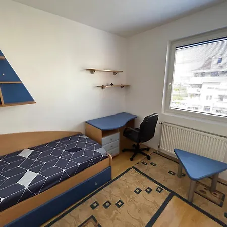 Apartment Es - *